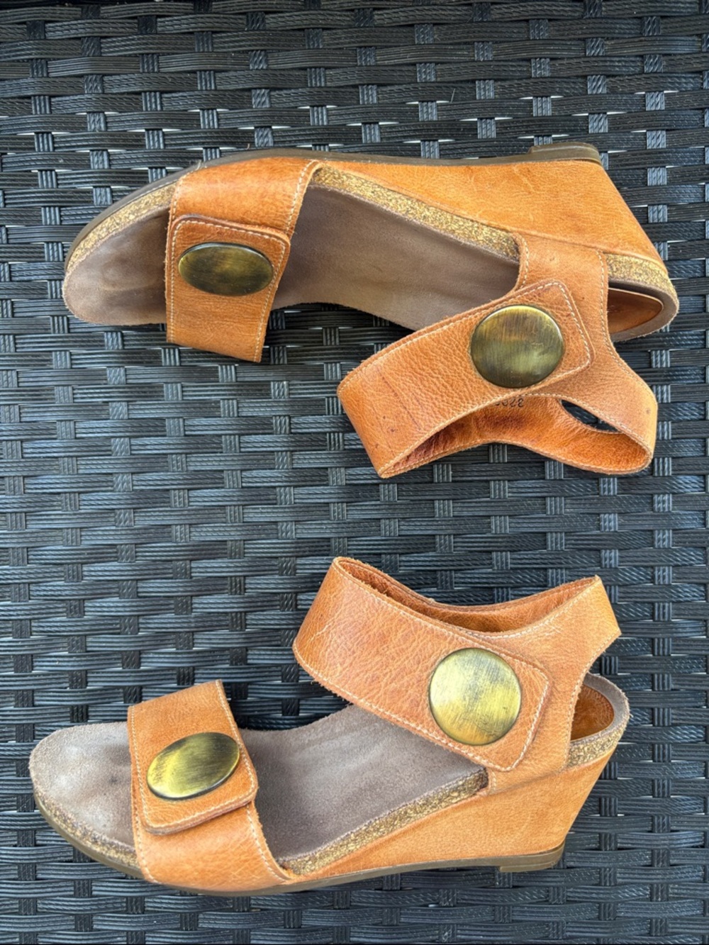 Taös Carousel Wedge Sandals ~ 37